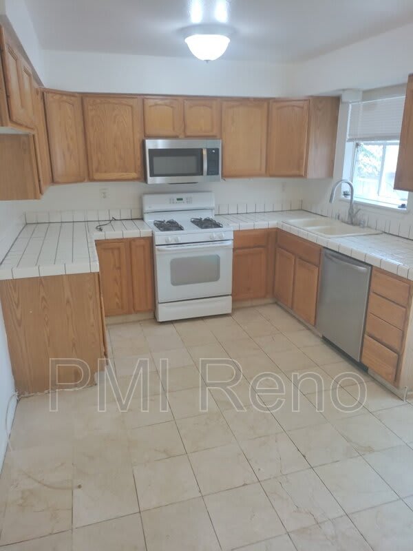 6440 Lotus St – photo 3
