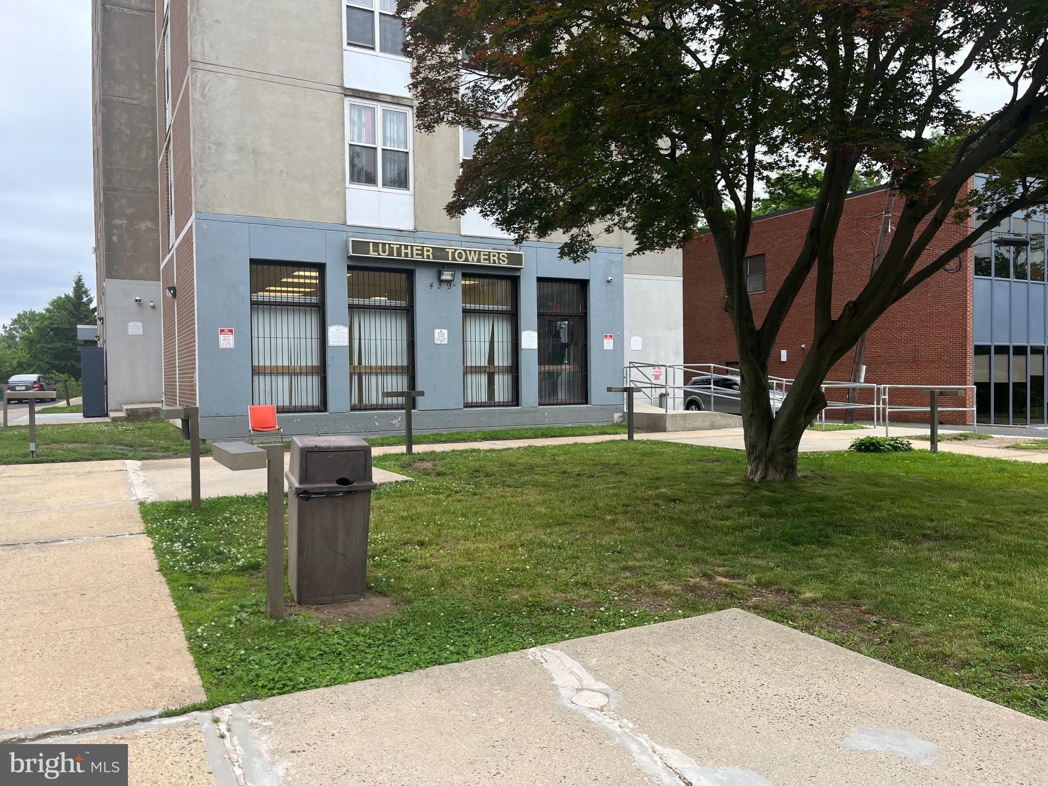 487-489 W STATE Street – photo 2