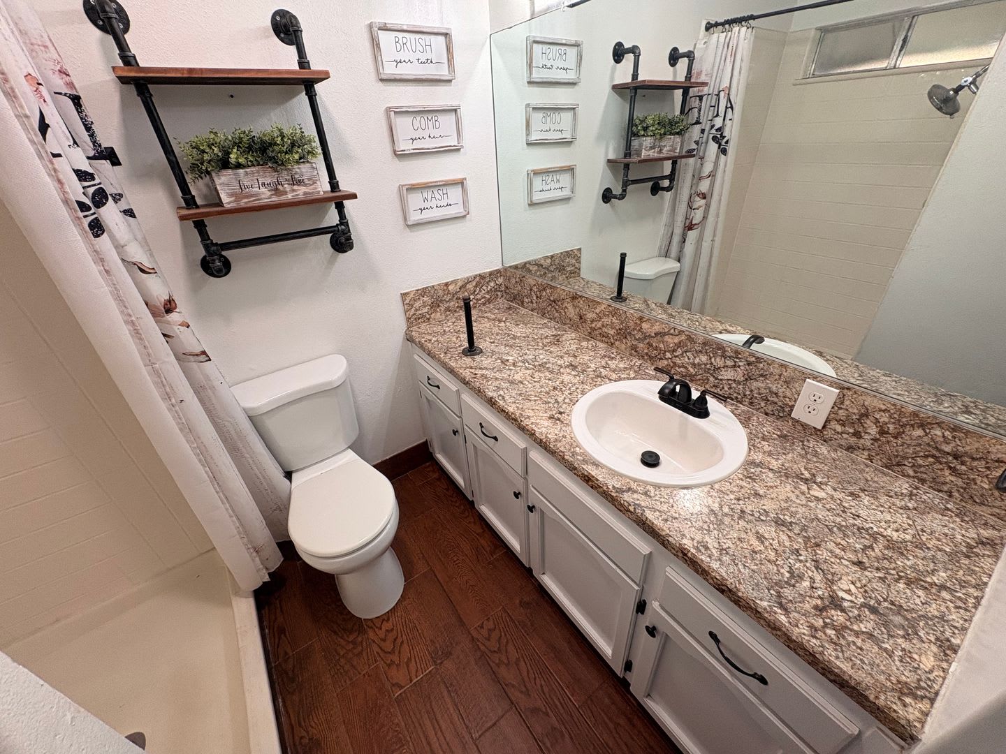 2 bedroom, 2 bath townhome near Mooney Blvd – photo 4