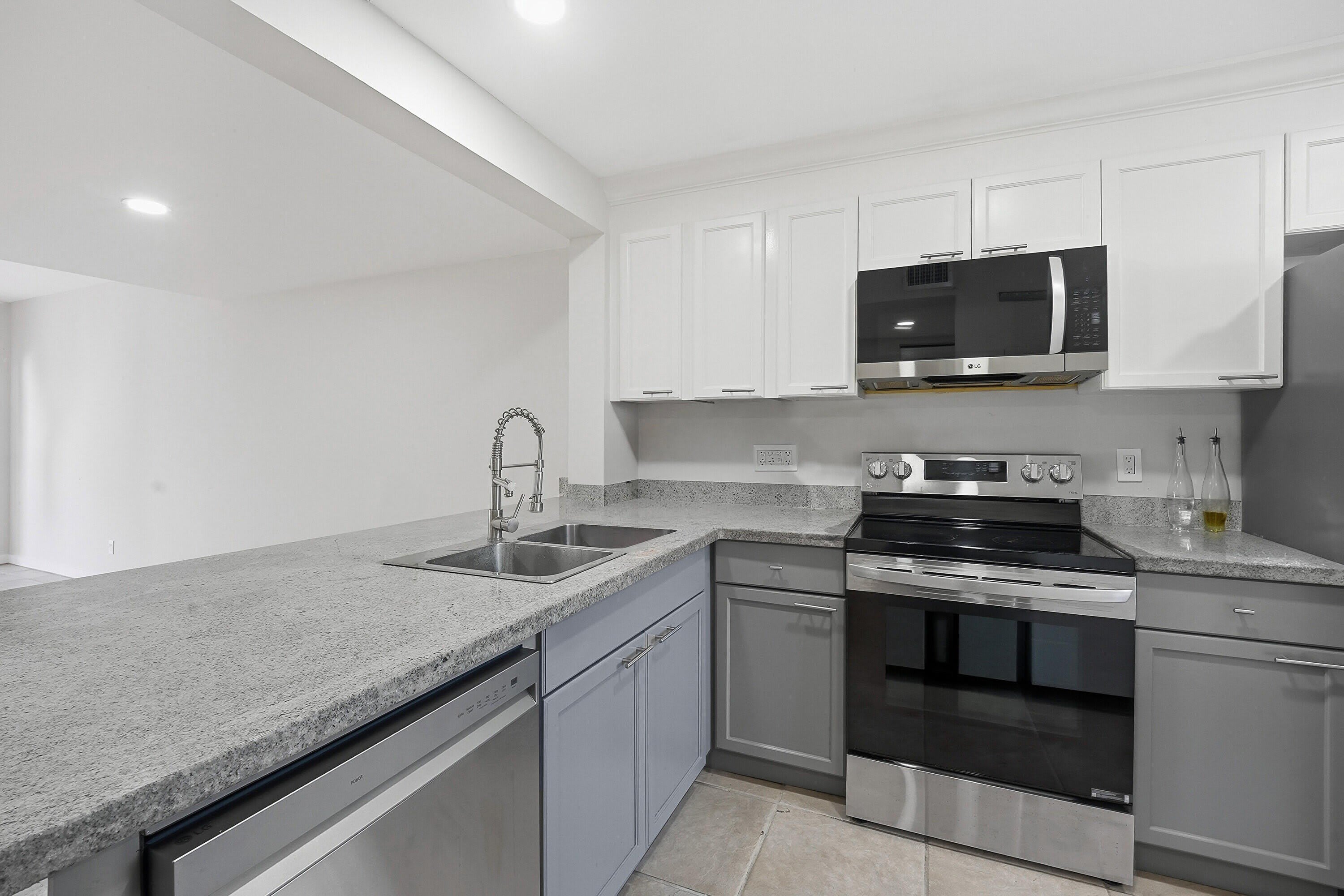 642 NE 195th Street – photo 4