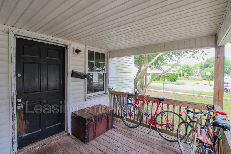 211 W Poplar Street – photo 2