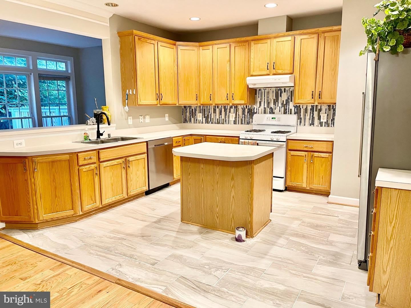 12402 FALCONBRIDGE DR – photo 3