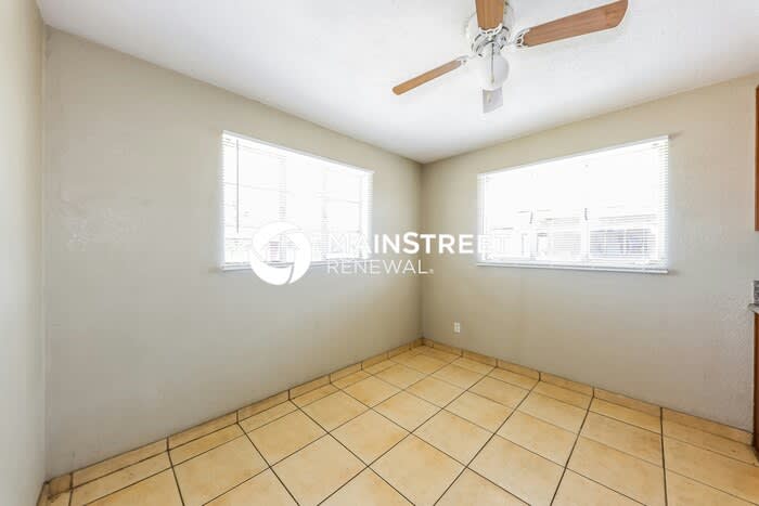 2753 West Lawrence Lane – photo 4