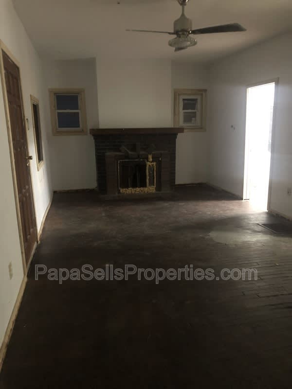 327 E Stuart Ave – photo 5