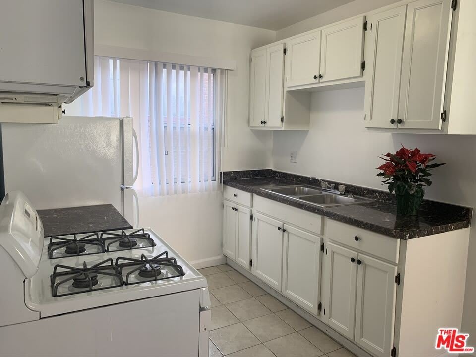 1330 S WILTON Pl – photo 3