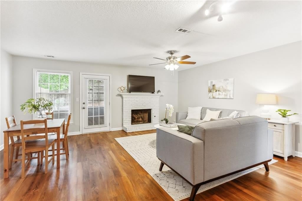 1166 Magnolia Way SE – photo 2