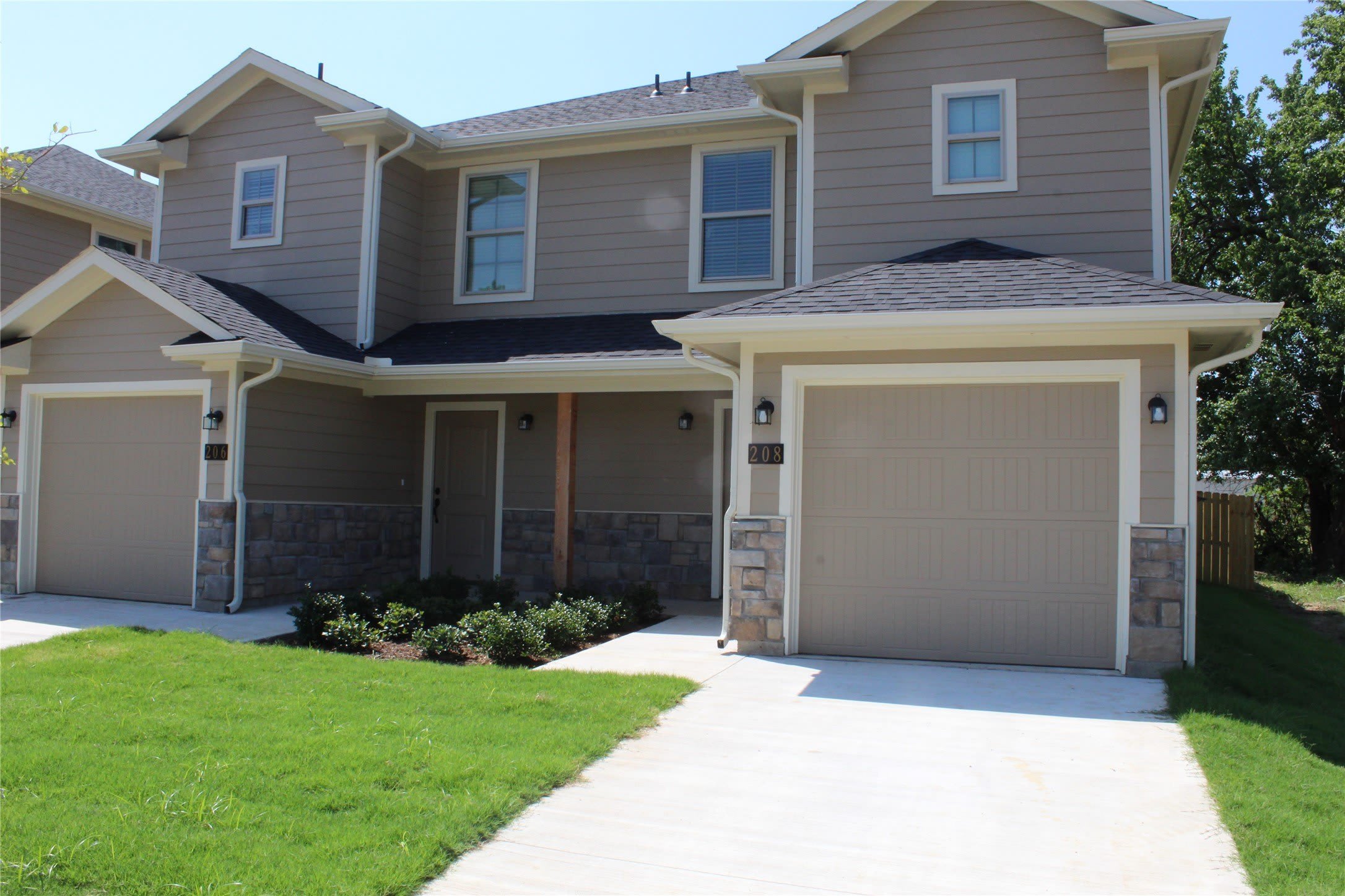 208 W Lake Avenue – photo 1