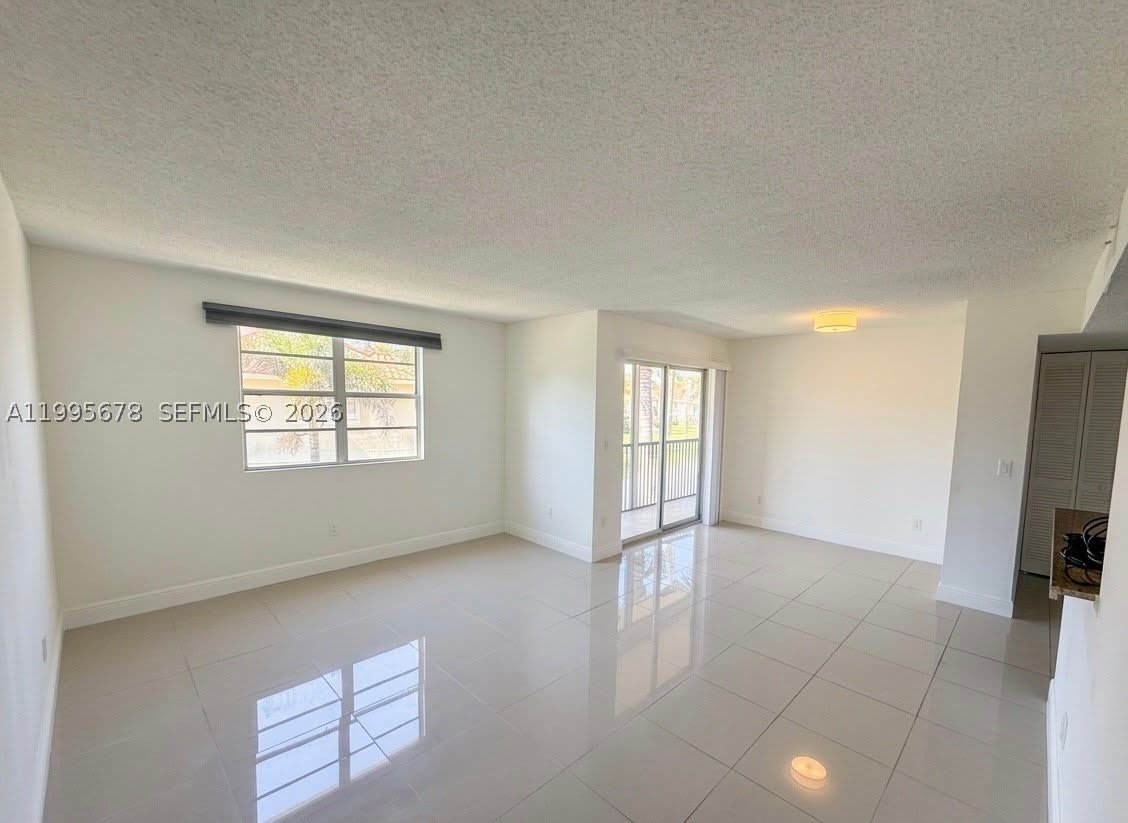 1253 SW 46th Ave – photo 2