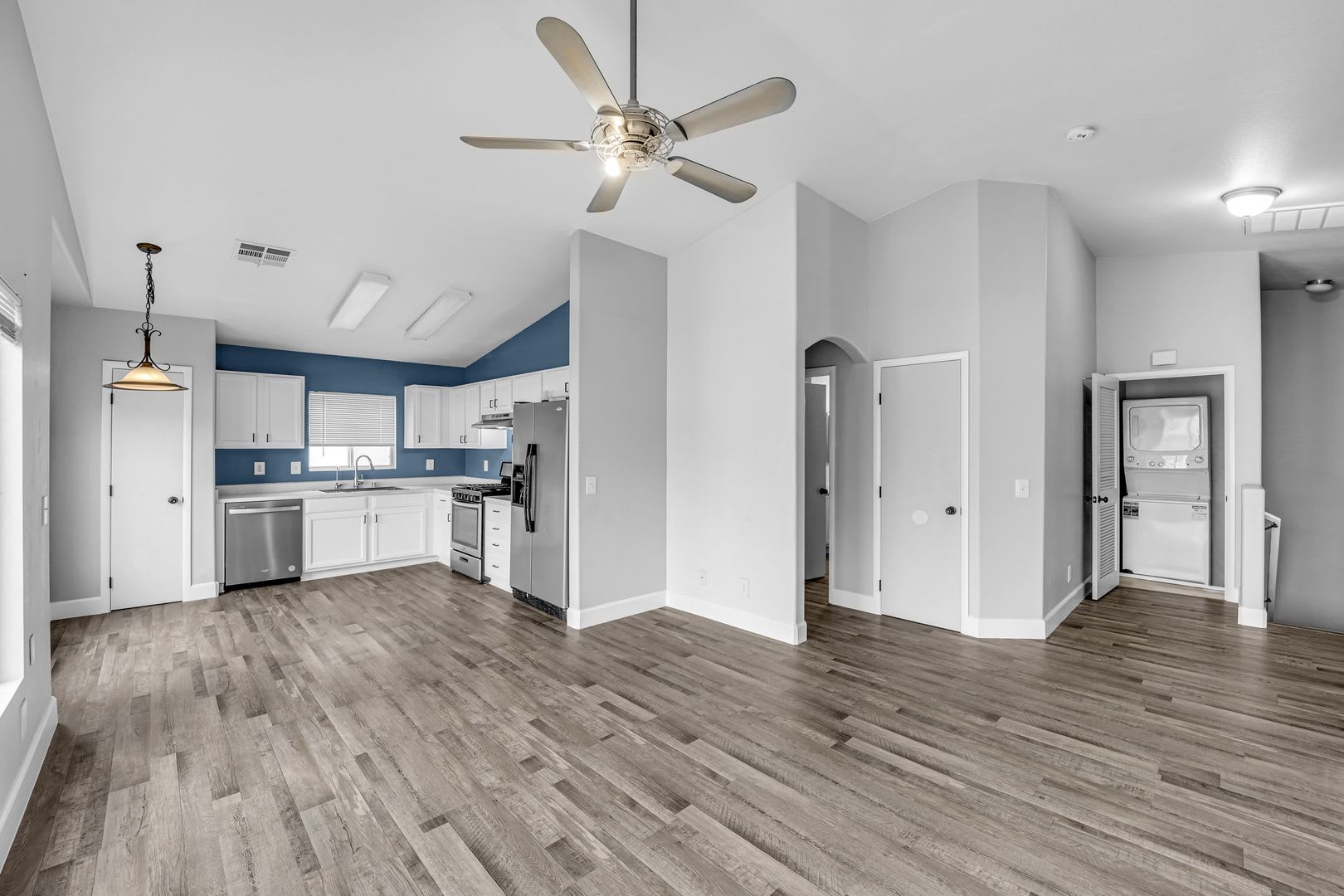 Charming 2 Bedroom 2 Bathroom Townhome – photo 5