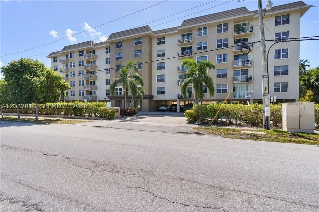 1050 SE 15th St – photo 3