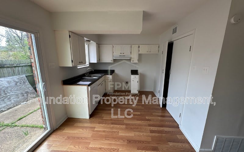 978 University Street – photo 3
