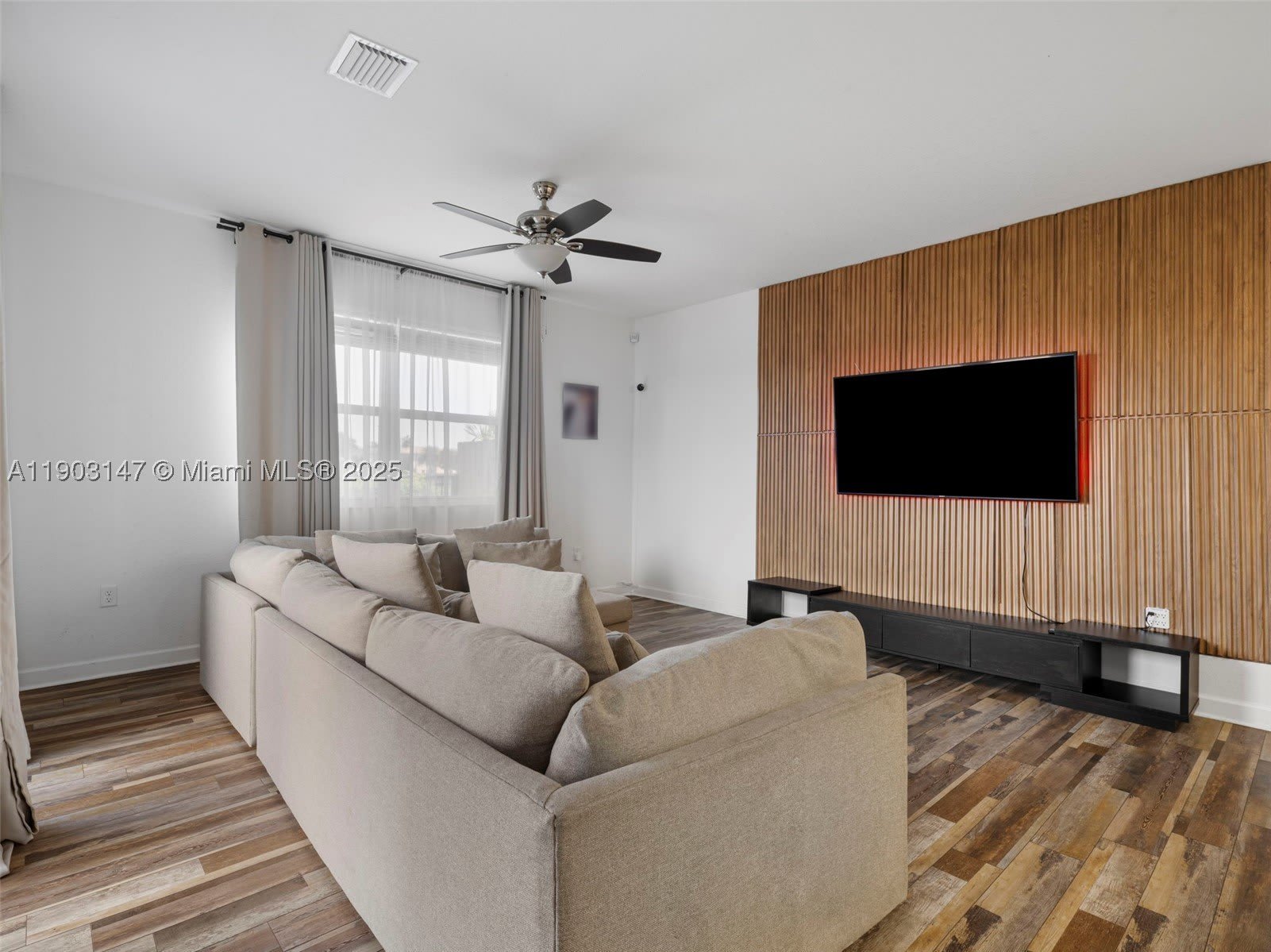 1411 SE 26th Rd – photo 3