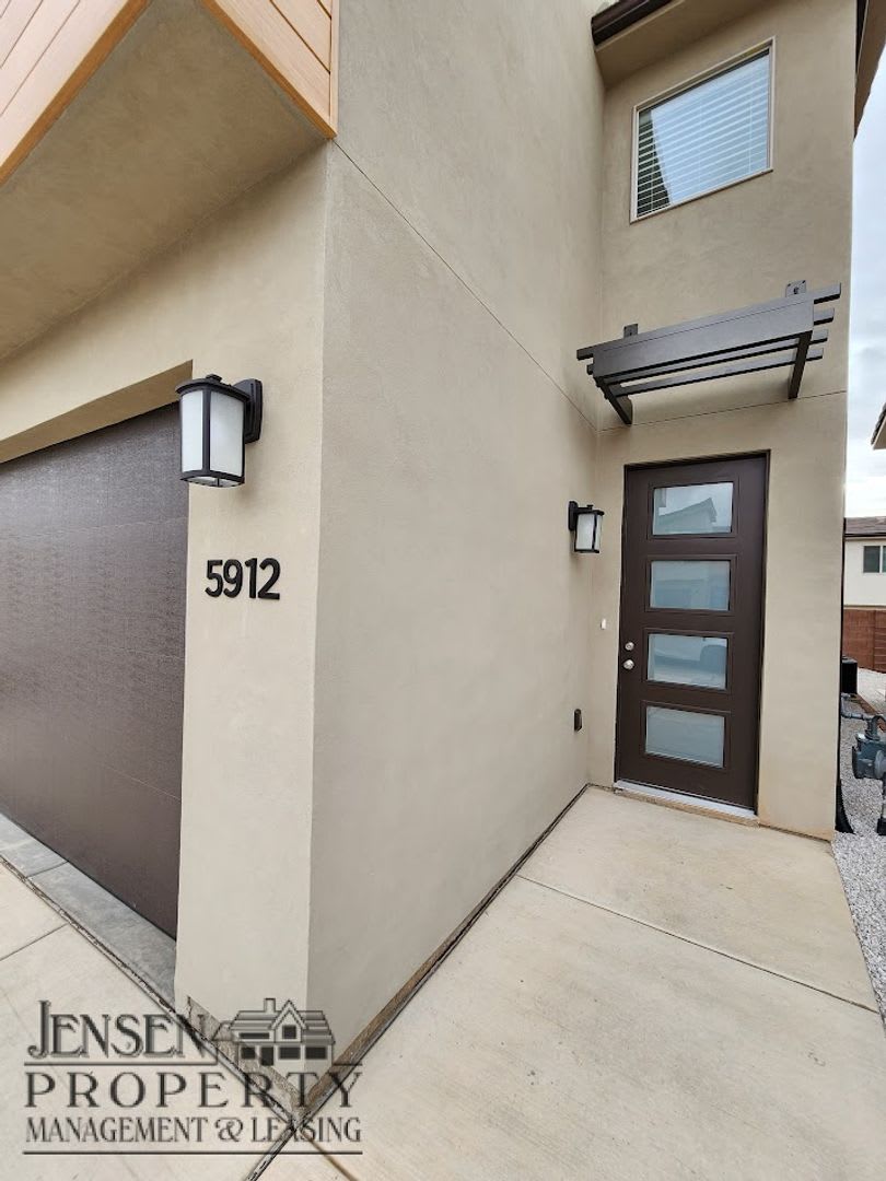 Newer4 Bedroom Town Home – photo 4
