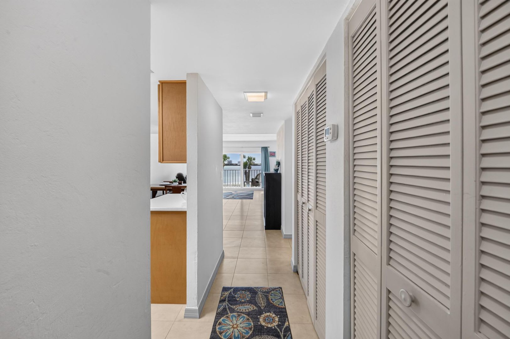 Beautiful Furnished Riverfront Condo – photo 3