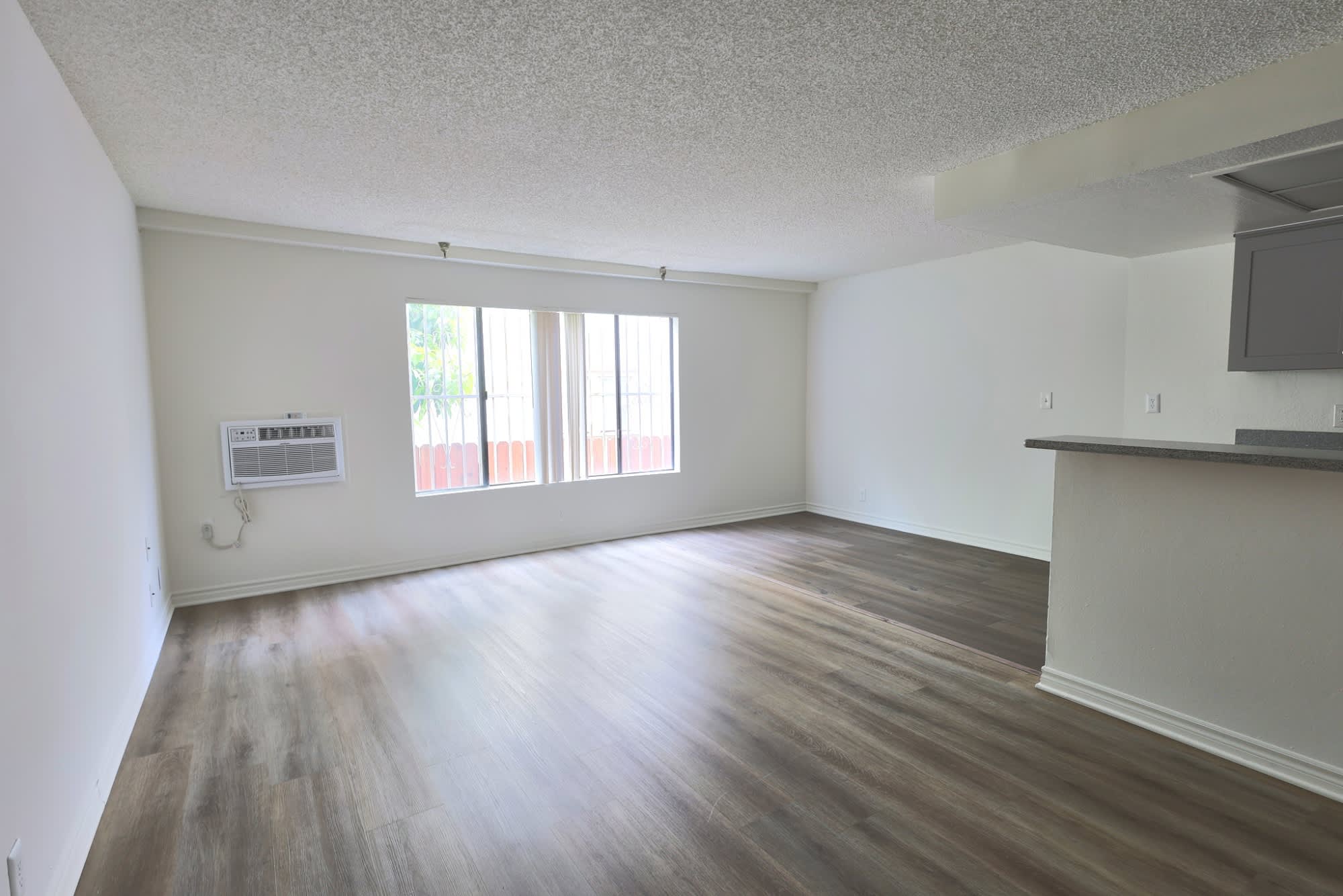 2928 W Leeward Ave – photo 2