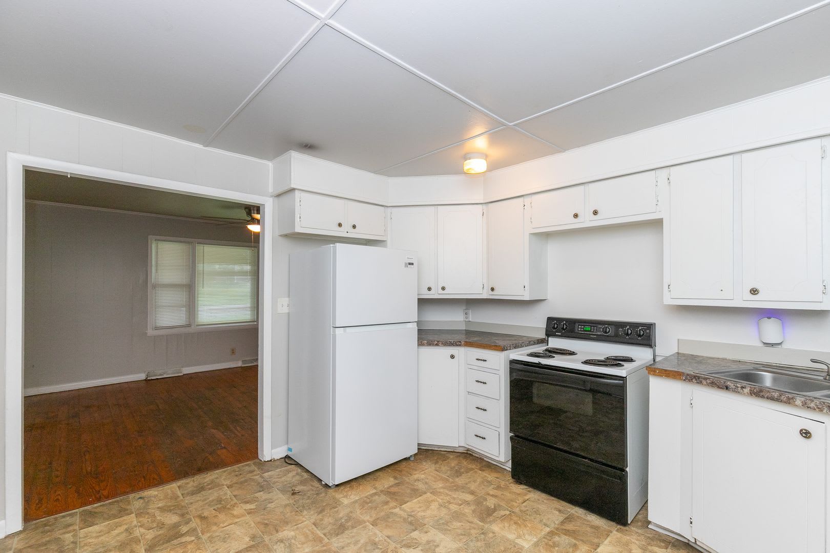 2 Bed 1 Bath Home In Independence – photo 2