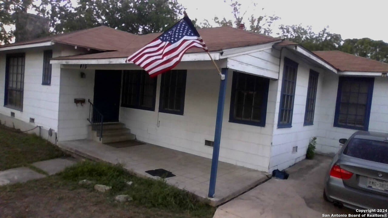 415 NORTH – photo 2