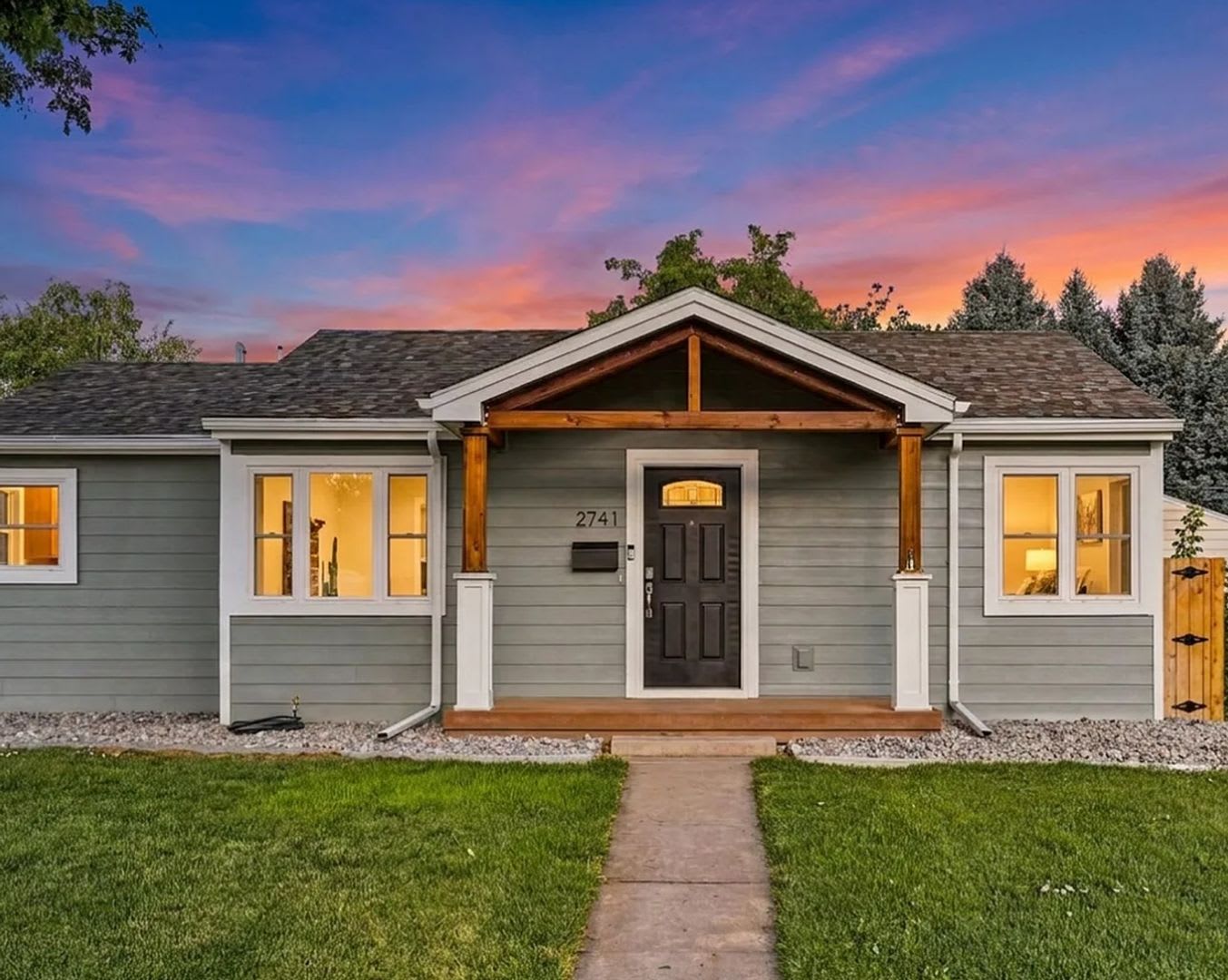 Gorgeous Remodeled 2 Bedroom 2 Bathroom Home – photo 1
