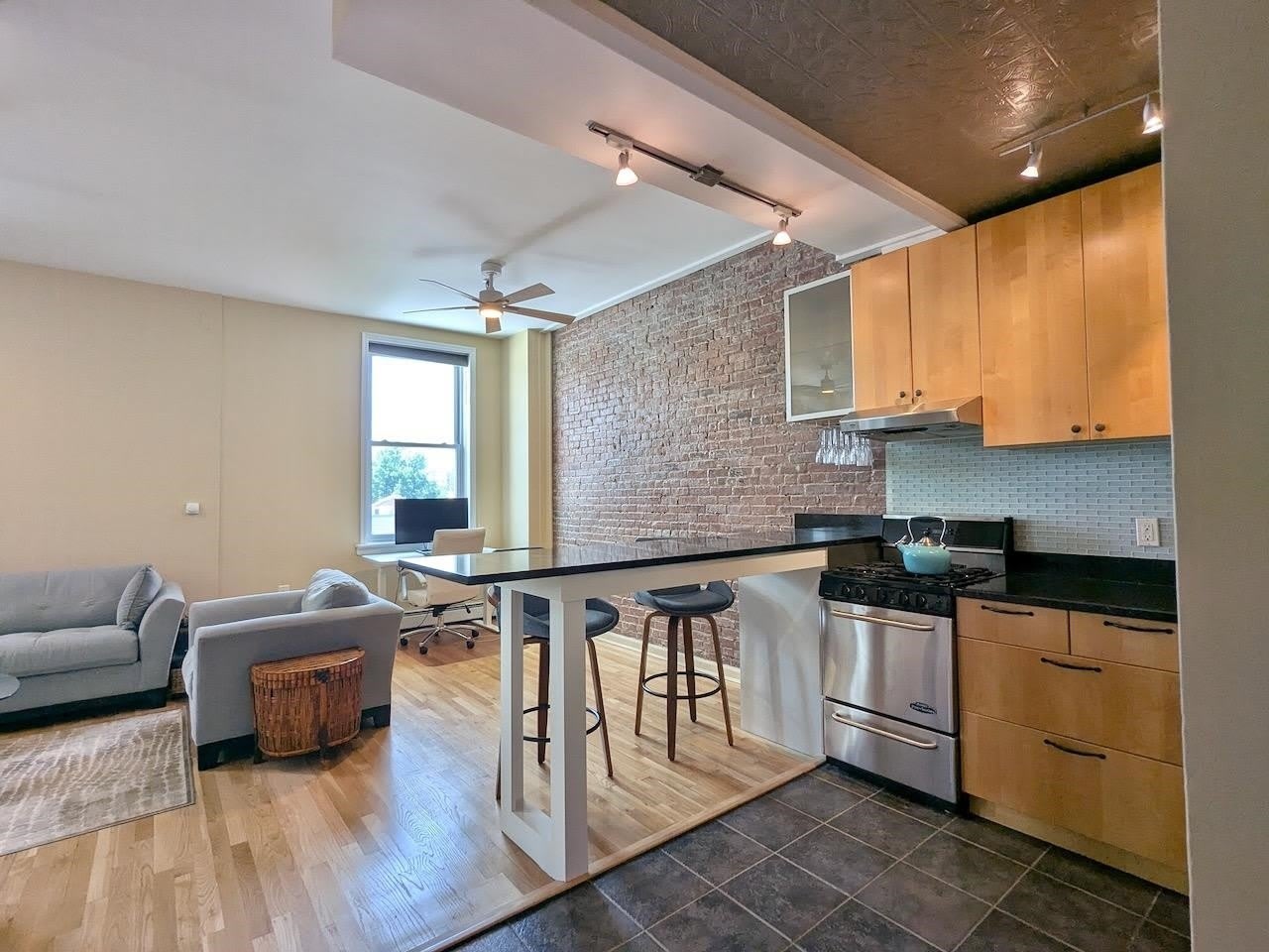 319 BARROW ST – photo 1