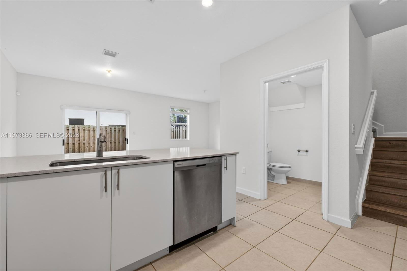 2662 Southeast 10Th Street – photo 3