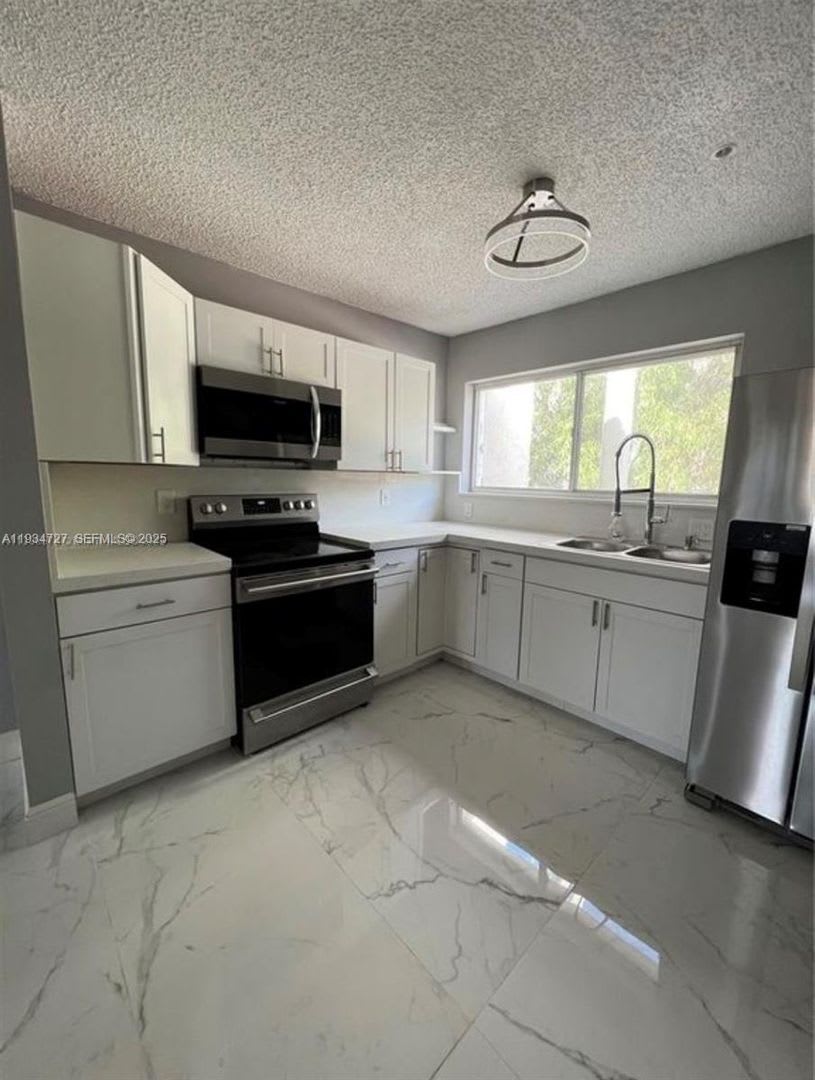 511 NW 82nd Avenue 418, Miami, FL 33126 – photo 1
