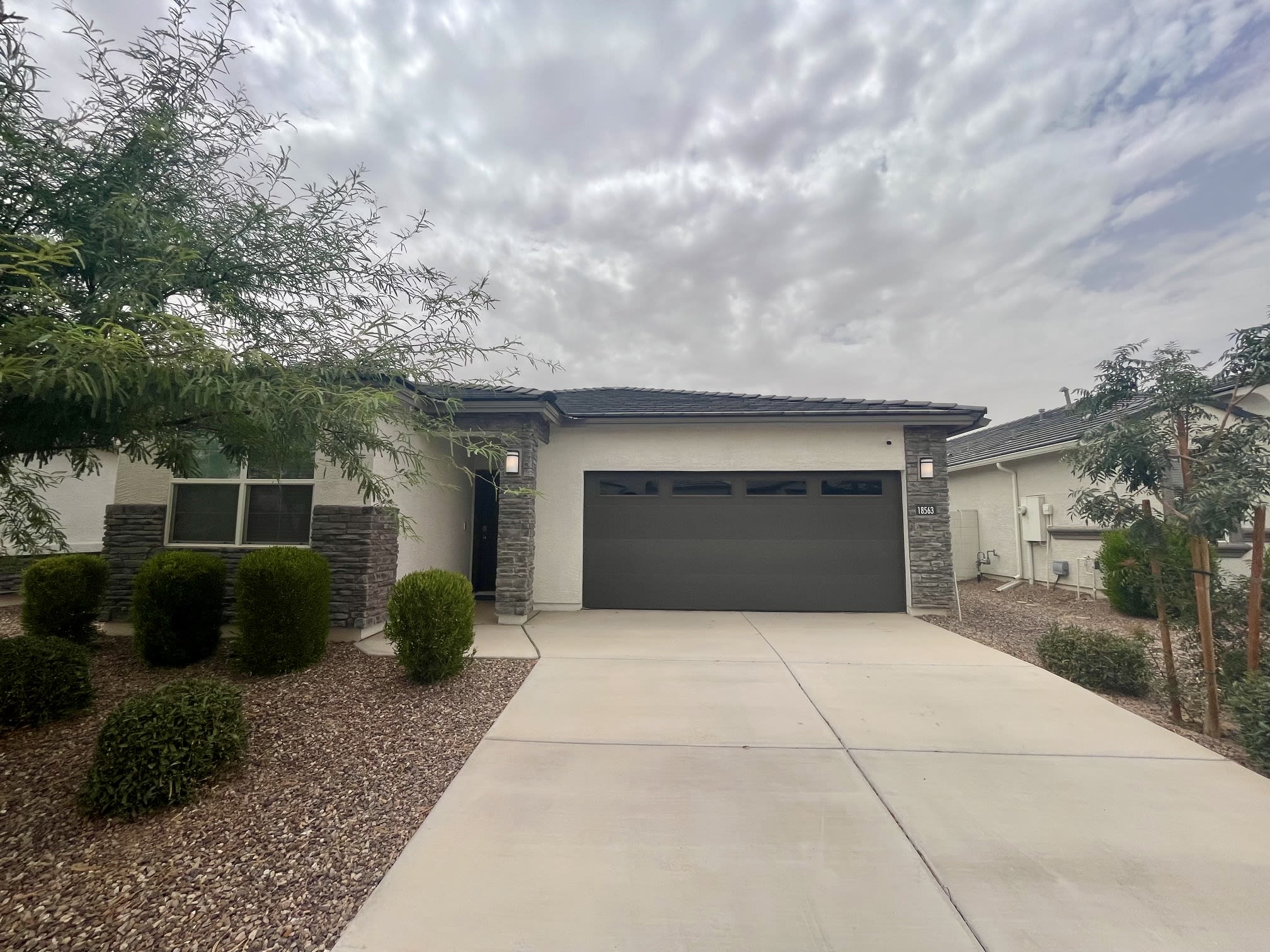 18563 W Desert Hollow Dr – photo 3