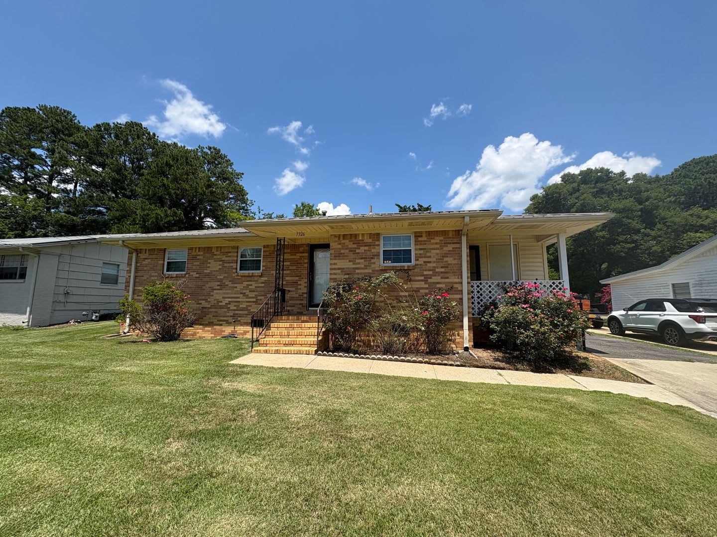 For Rent – photo 1