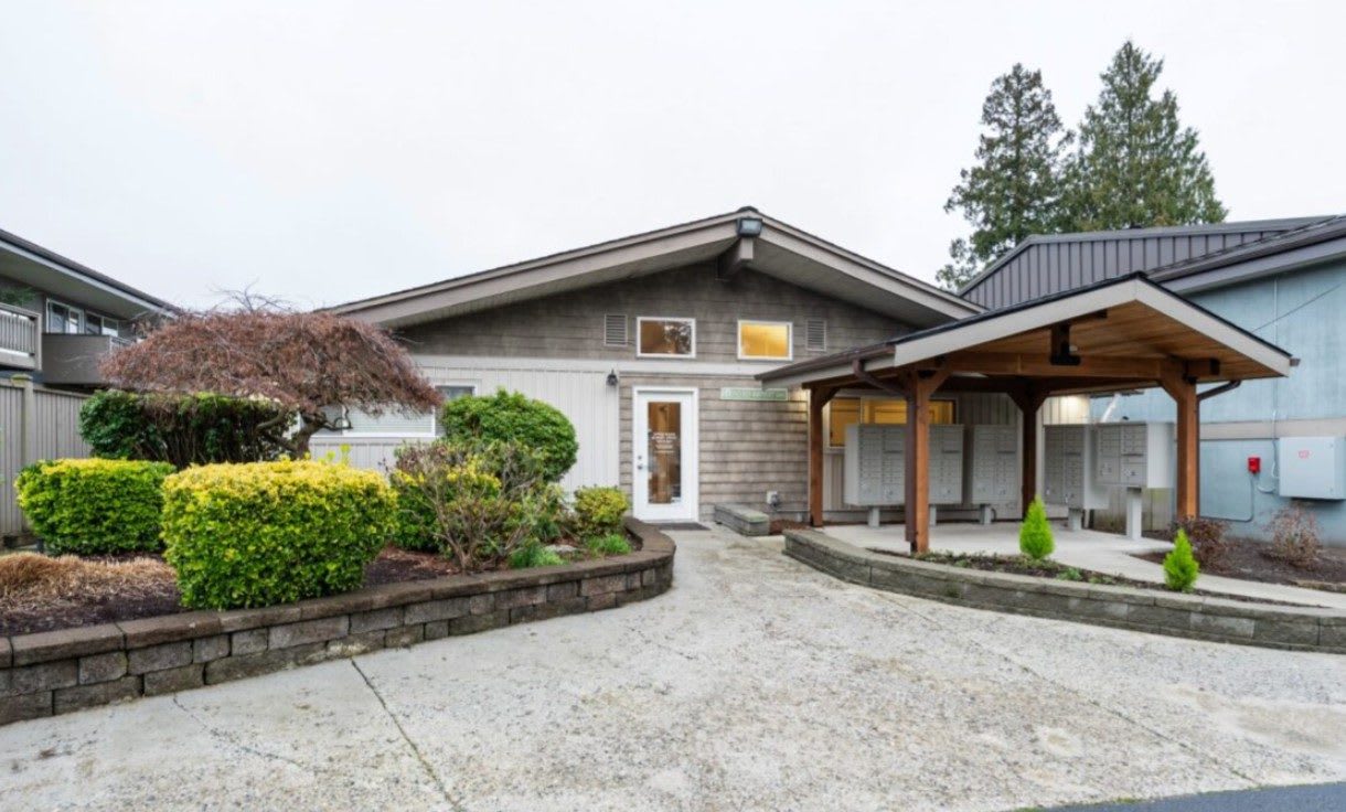 The Courtyard Apartment Homes – photo 1