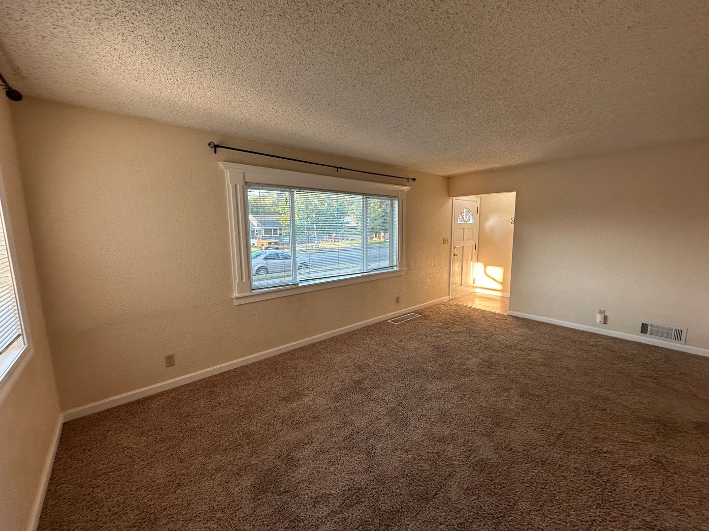 4 Bedroom House Great West End Location – photo 4