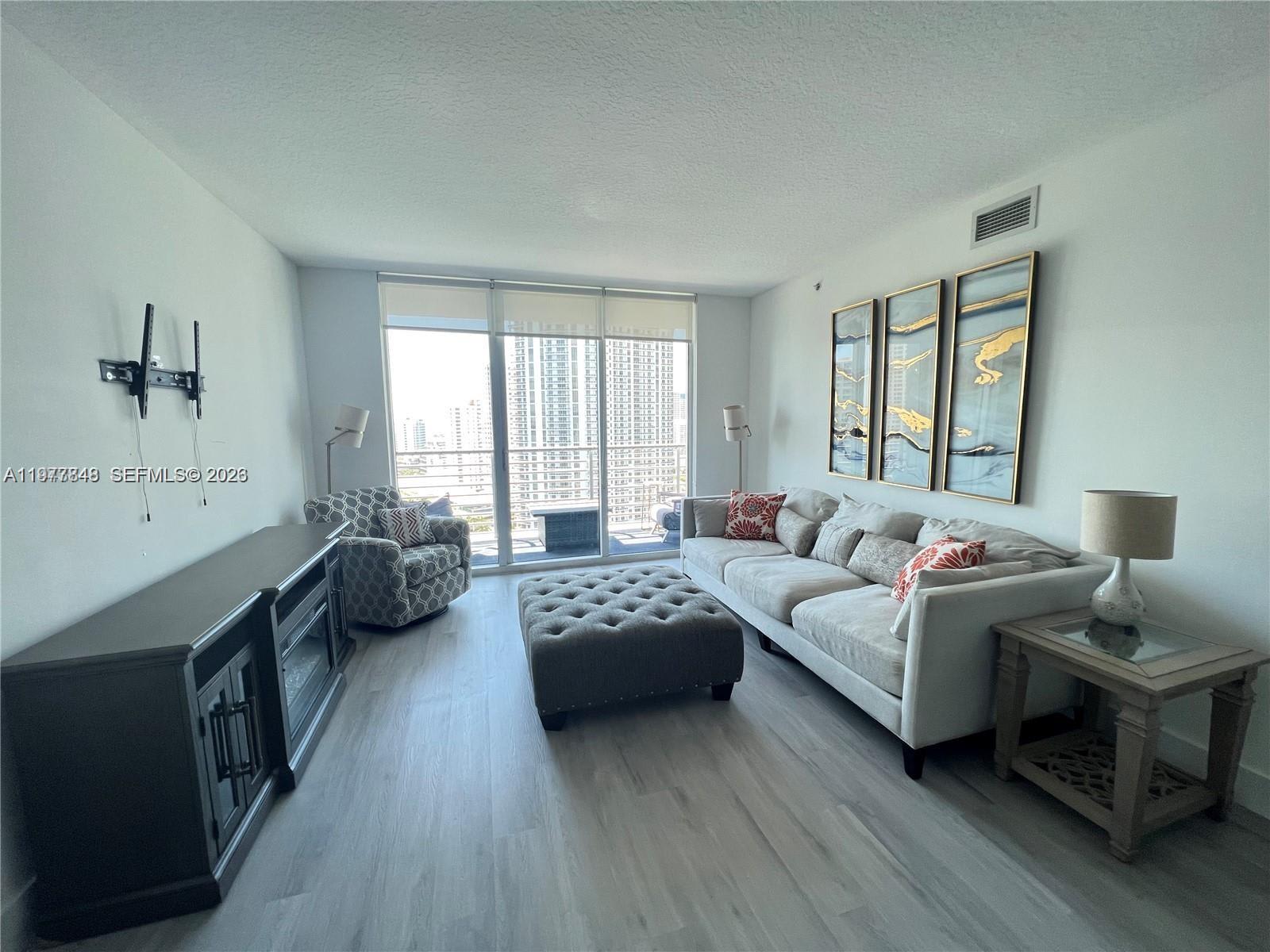 325 South Biscayne Boulevard – photo 2
