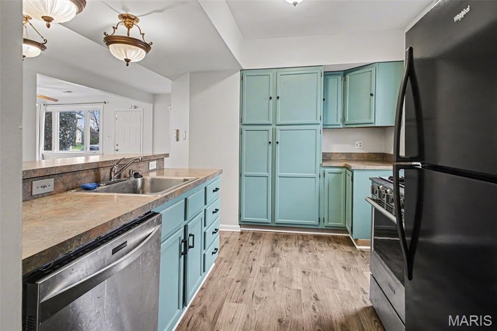 1725 Saint Catherine Street – photo 4