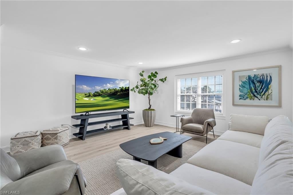 271 Broad Ave S – photo 2