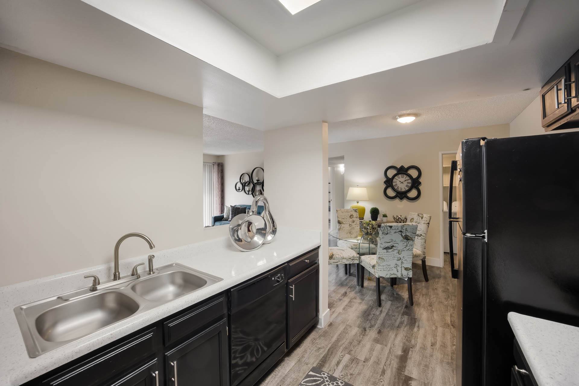 Woodland Hills Apartments – photo 3