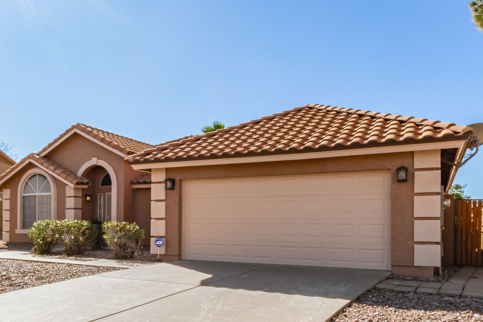 Fantastic Home With Private Pool And No Hoa – photo 5