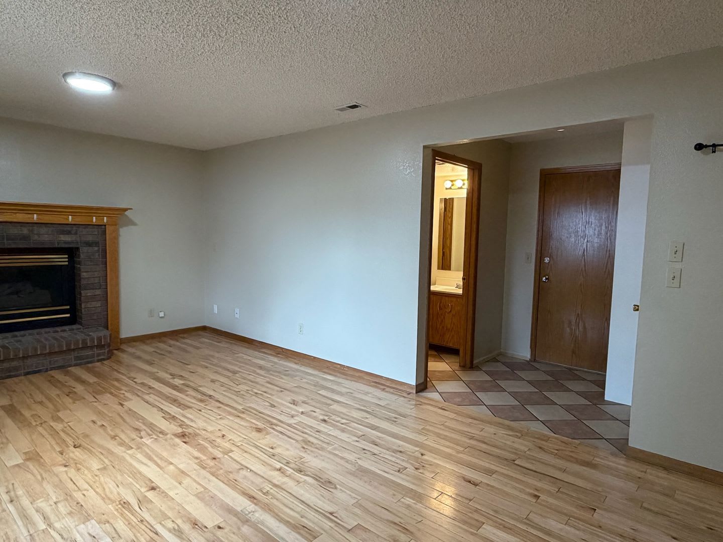 3-Bedroom Home on a Quiet Cul-de-Sac with 3-Car Garage – photo 3