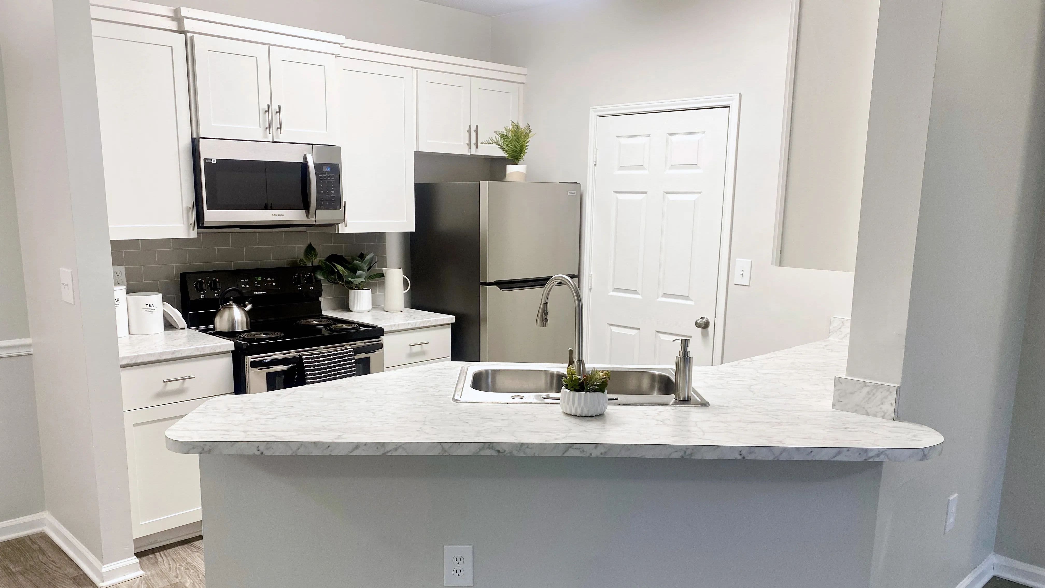 100 South Luxury Apartments – photo 5