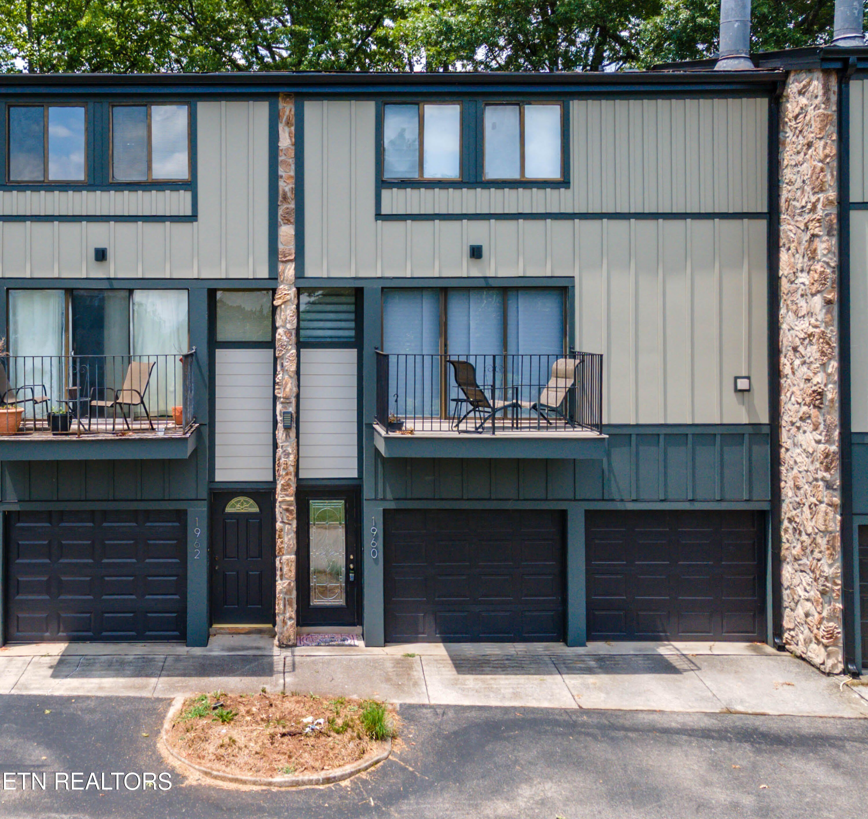 1960 Cherokee Bluff Drive – photo 1