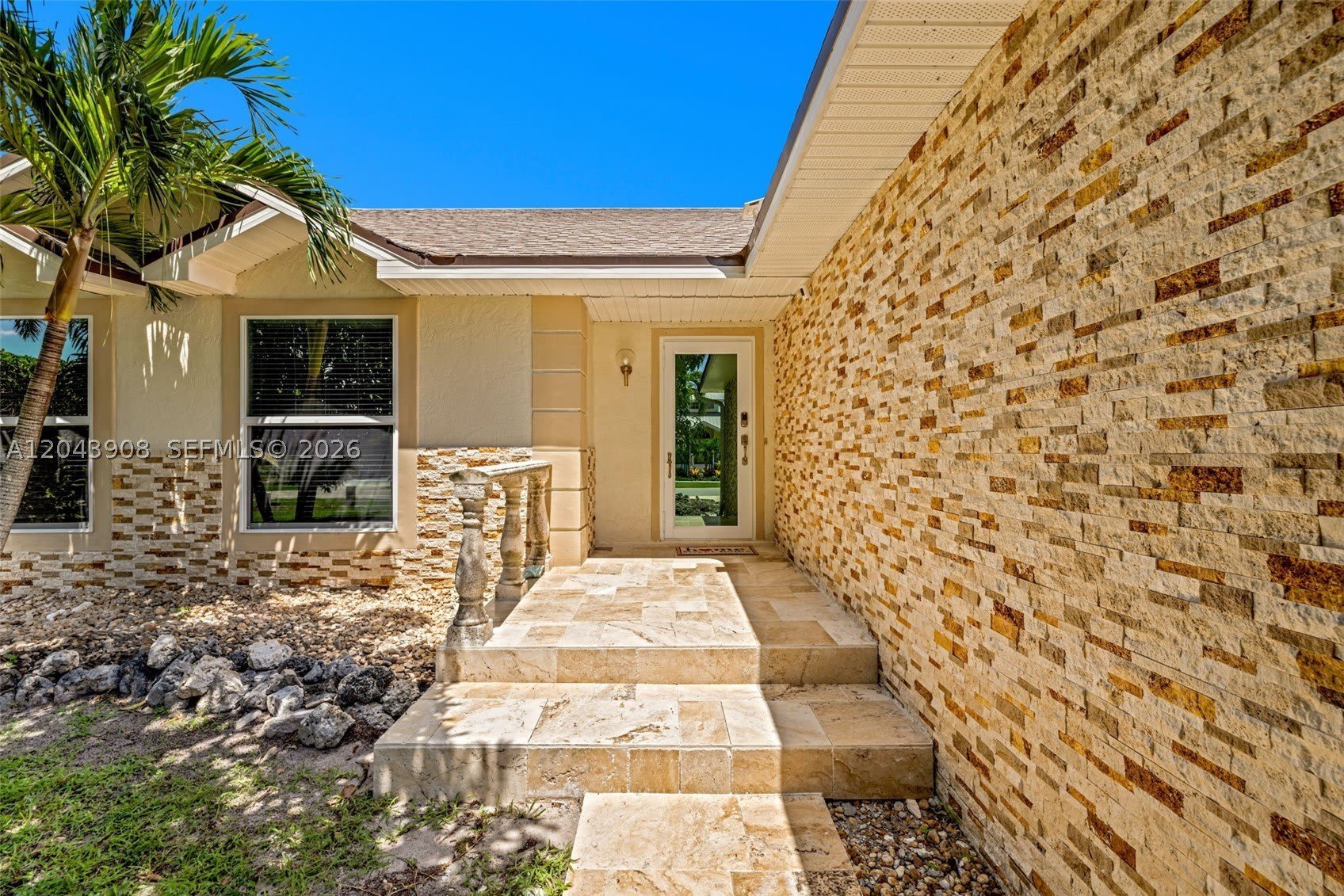 1318 Bayport Ave – photo 2