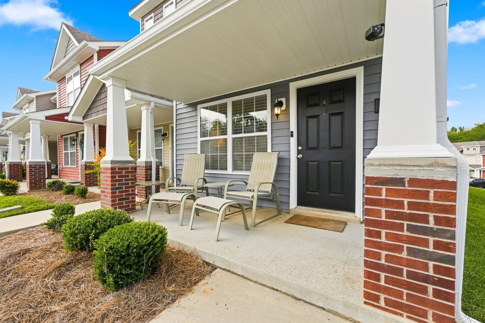 Furnished Townhome In The Rossview School District – photo 3