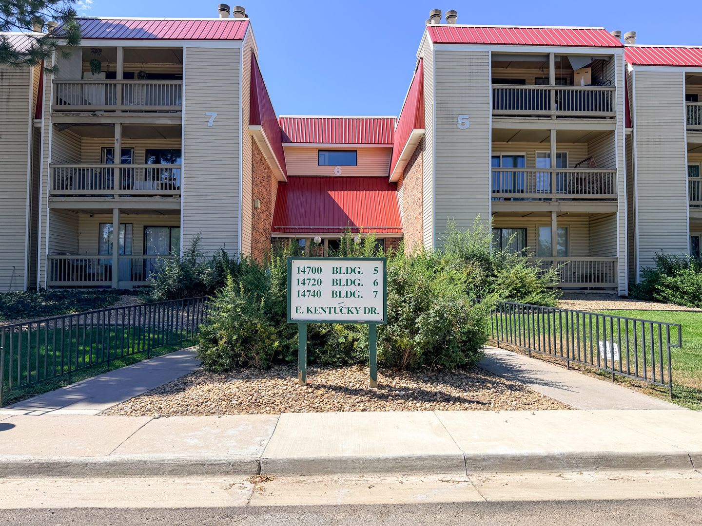 Updated Condo in Aurora – photo 2
