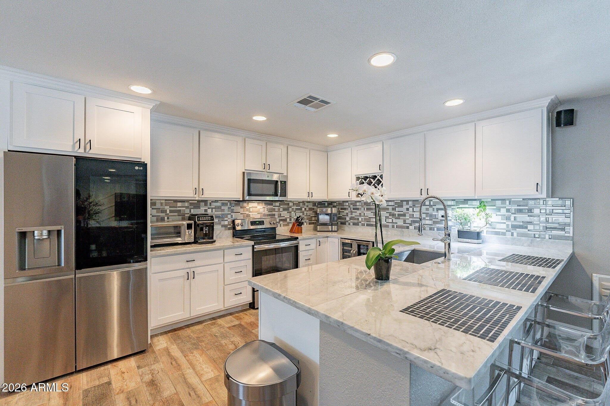 2033 E HARVARD Drive – photo 5