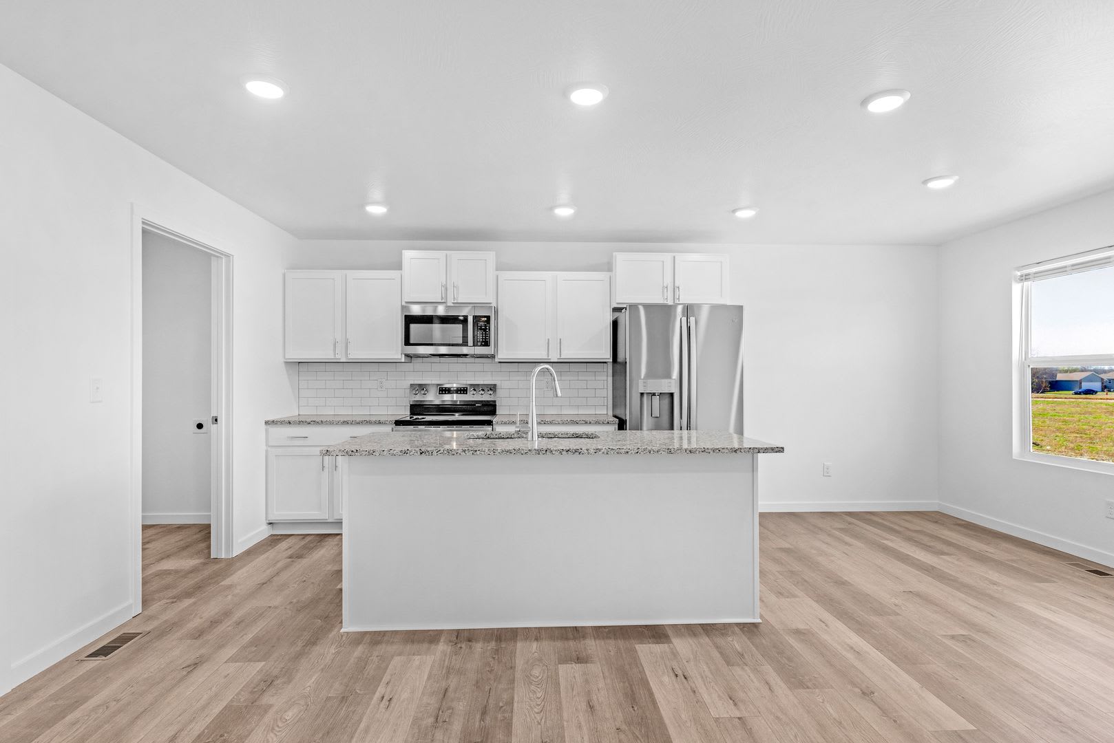 Nearly NEW home in Willard! – photo 3