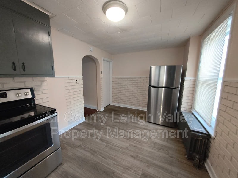 226 E Ettwein St – photo 3