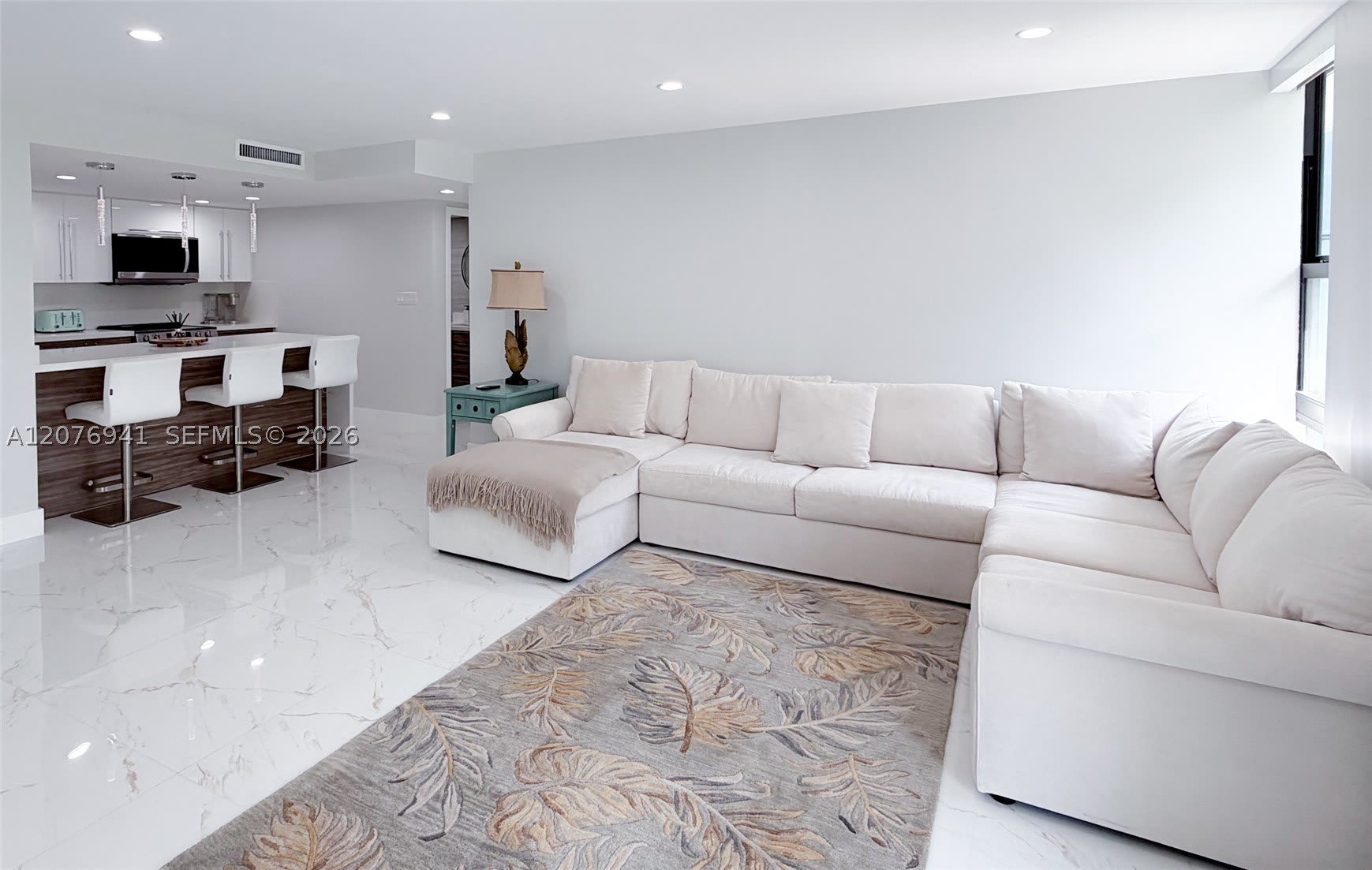 1800 Collins Ave – photo 2