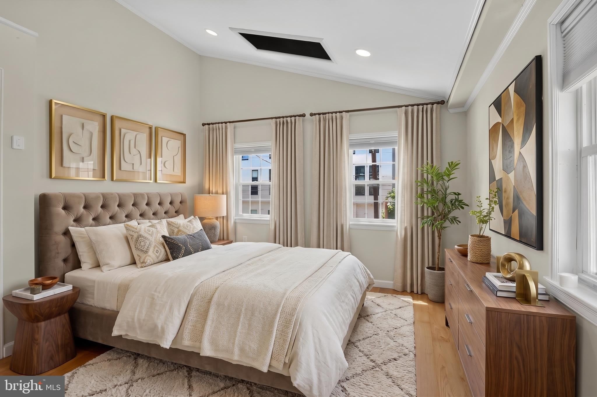 1439 E Oxford Street – photo 2