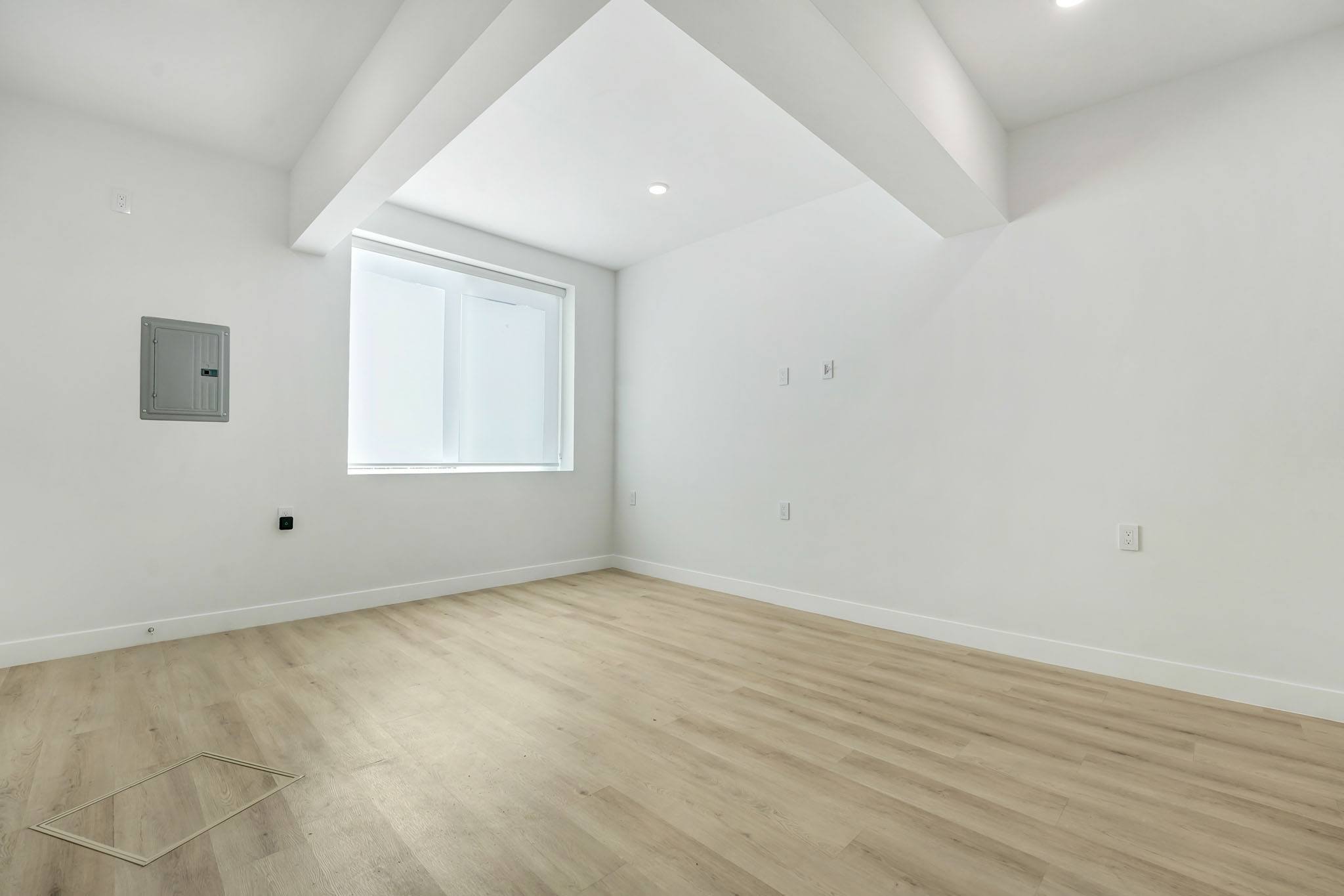 Hollywood Hills Apartments – photo 1