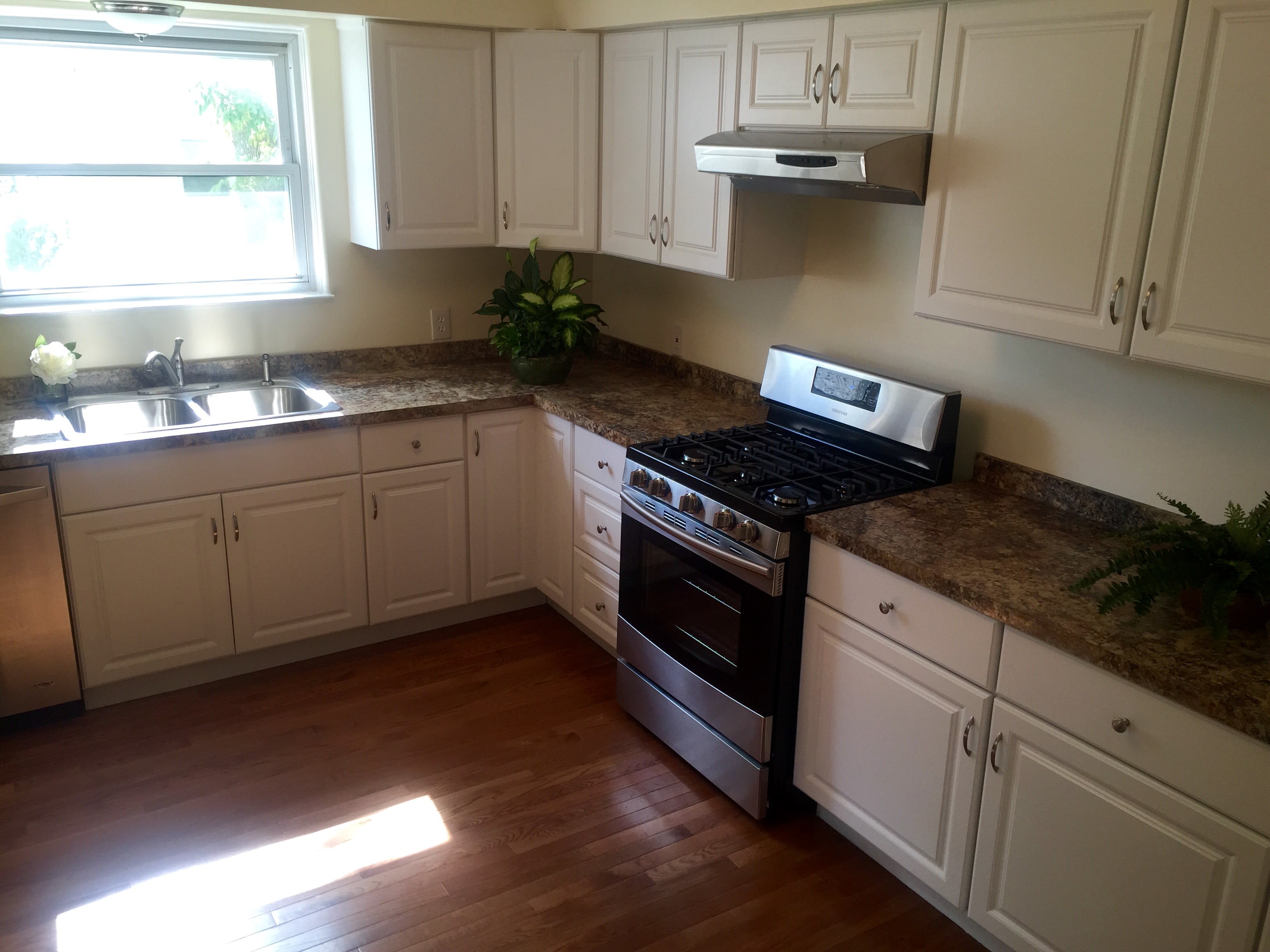 702 27th St – photo 2