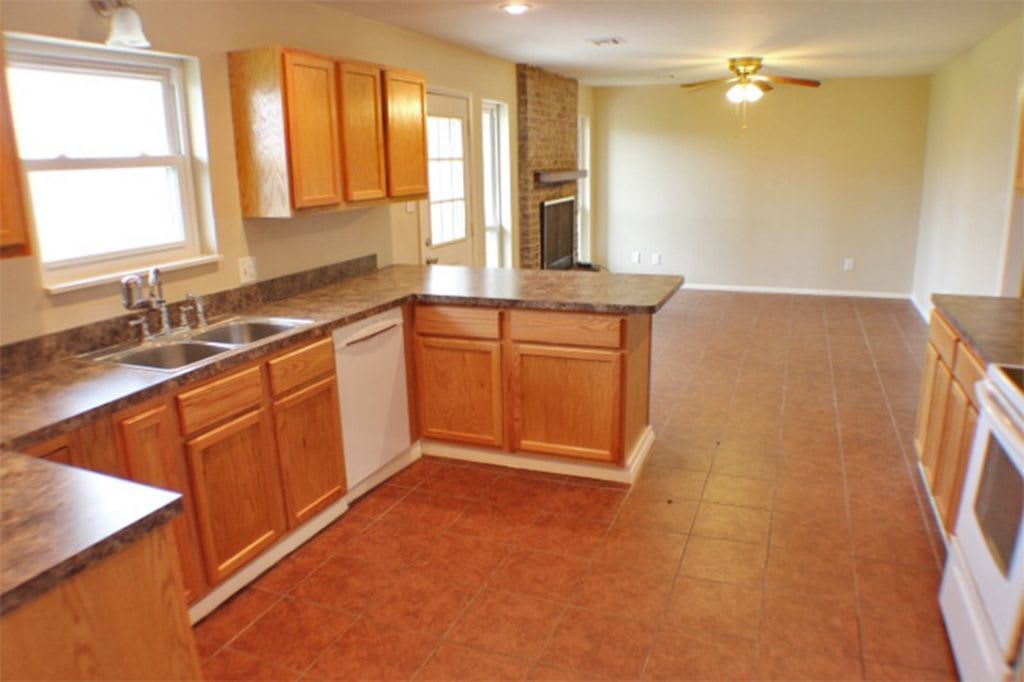PETS NEGOTIABLE WITH OWNER APPROVAL!! – photo 4