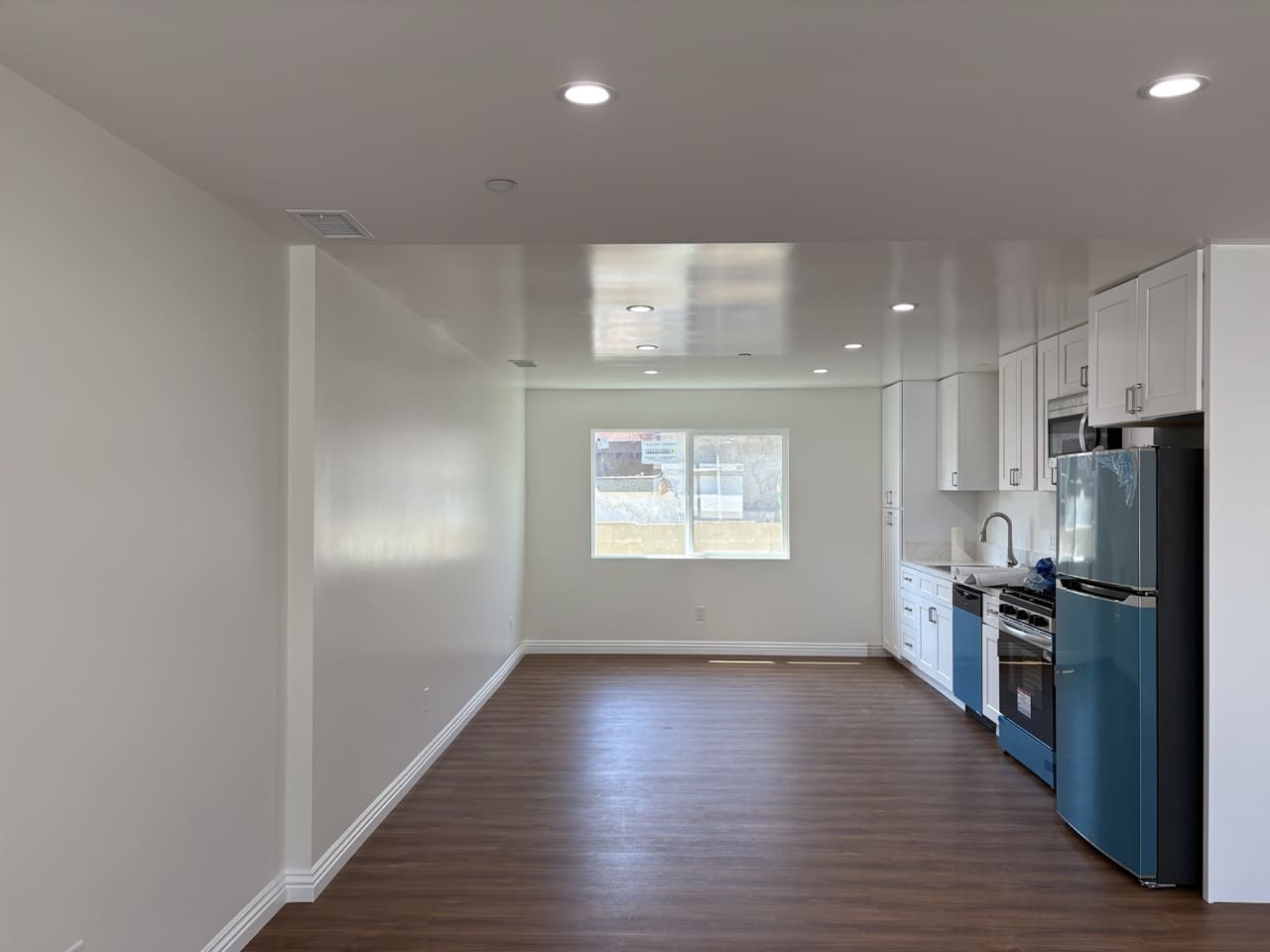 9737 Lev Avenue – photo 1