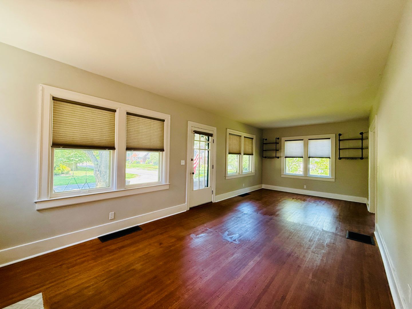 Charming 5 Bedroom 2 Bath Home with BASEMENT located in Audubon Park – photo 3